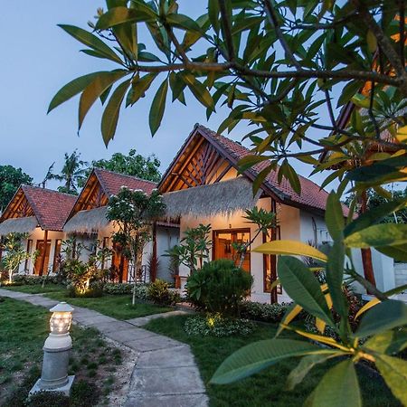 Camar Cottage & Hostel Toyapakeh ภายนอก รูปภาพ